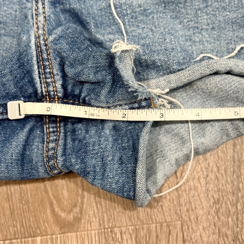 Old Navy Women’s Higher High Rise Distressed Blue Denim Shorts Size 8 - Picture 6 of 7